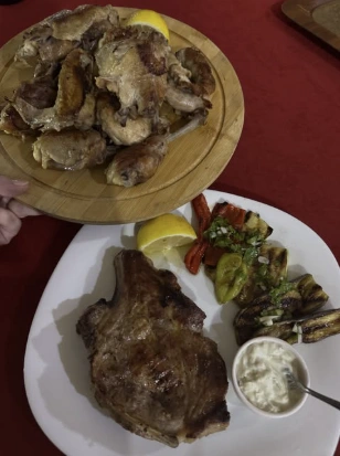 Specialitete mishi të shërbyera në restorantin Marsil